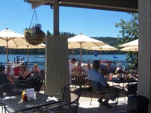 屋外ダイニングエリア