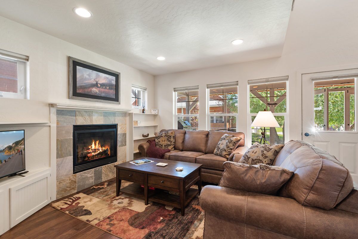 Dover Dreamin' - 3 Bedroom 3 Bath Parkside Bungalow