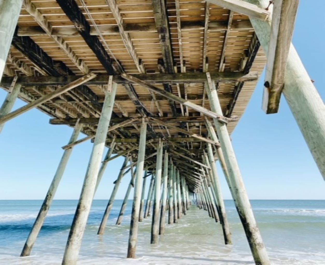 Beach nearby, sun loungers, beach towels