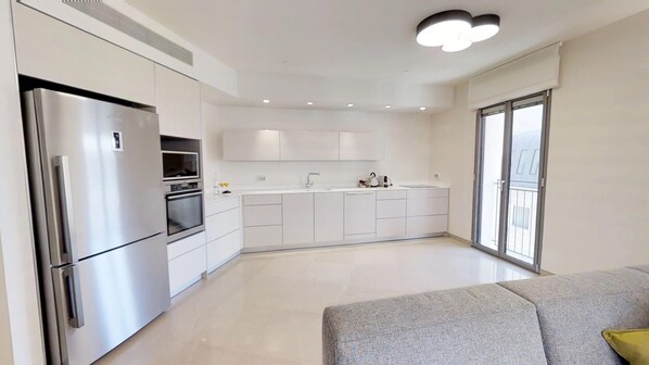 Fridge, microwave, oven, stovetop - ★ MAMILLA RESIDENCES 2 bdrs★Parking★Rental Israel★ (Jerusalem)