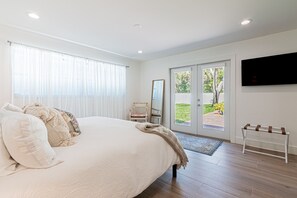 3 bedrooms, desk, iron/ironing board, free WiFi