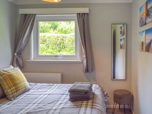 3 室のベッドルーム、WiFi (無料)、ベッドシーツ