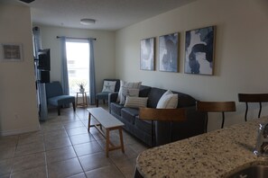 Smart TV, DVD player - Gulf Island Condo - third floor, sound views, walk to the beach (Navarre)