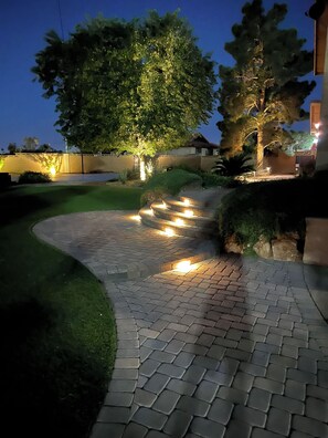 A paved pathway with steps leading up to a house, surrounded by greenery and trees. - Ultimate Las Vegas Home with private Backyard Oasis 5 Minutes to Strip🏖️⛳️🏀🏓 (Las Vegas)