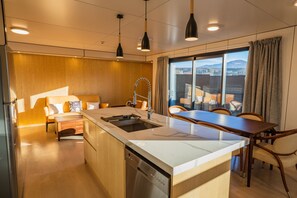 Living area - JillyLan Village Apartment (Cromwell)
