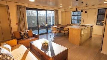 Deluxe Apartment | Living area