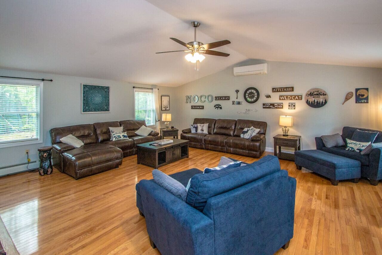 Spacious North Conway Home - AC/Hot tub and Games!