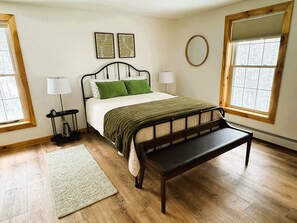 4 sovrum, skrivbord, strykjärn/strykbräda och gratis wi-fi