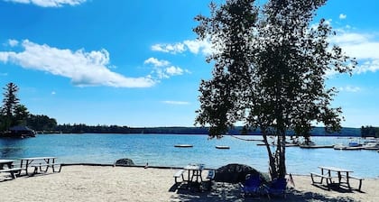 Cabin between Two Lakes -Private Beach on Moose Pond Minutes to Pleasant Mt Ski