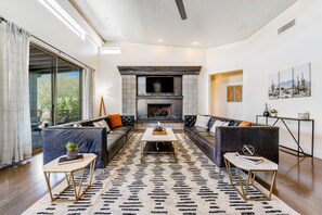 电视、壁炉、乒乓球、书