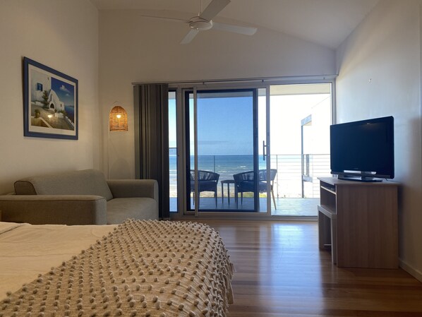 3 habitaciones, tabla de planchar con plancha y cuna de viaje