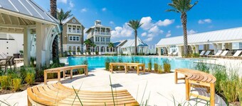 Bright, modern home with shaded porch, AC & on-site golf, pool, beach access
