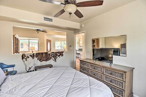 1 bedroom, iron/ironing board, WiFi, bed sheets - Lovely Tucson Home w/ Private Pool & Hot Tub! (Tucson)