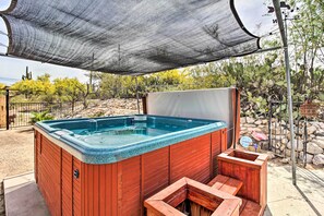 Outdoor spa tub - Lovely Tucson Home w/ Private Pool & Hot Tub! (Tucson)