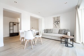 TV - La Casa Alba With Private Parking (Zandvoort)