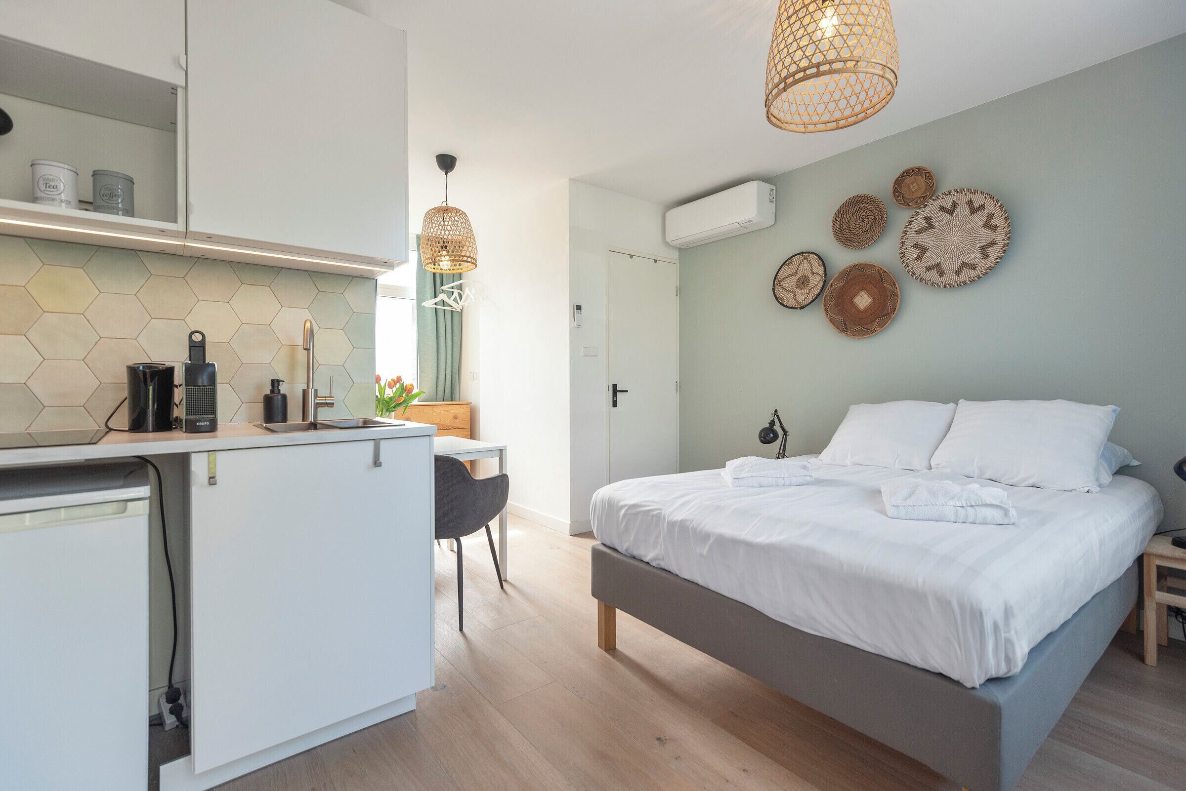 Iron/ironing board, WiFi, bed sheets