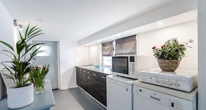 Apartment Jade bietet eine Unterkunft 5 Minuten vom Strand entfernt.