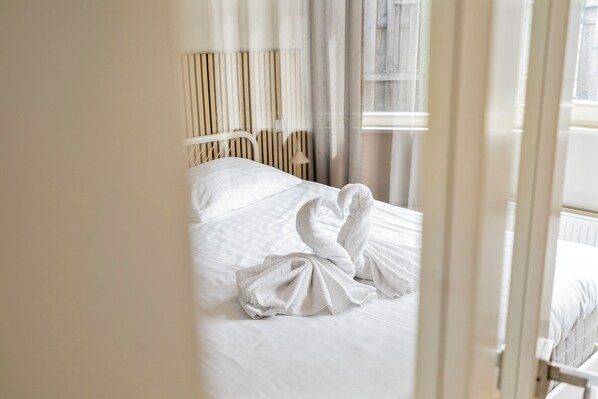 1 bedroom, WiFi, bed sheets