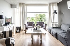 TV - Chapeau apartment (Zandvoort)