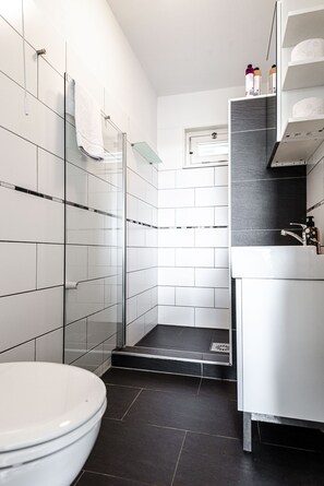 Douche, serviettes fournies