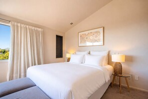 4 bedrooms, iron/ironing board, WiFi, bed sheets