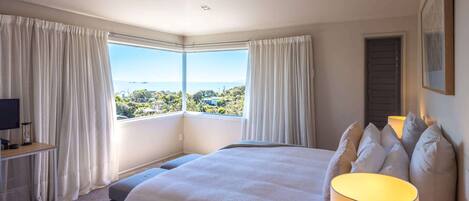 4 bedrooms, iron/ironing board, WiFi