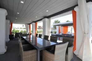 Outdoor dining - 4 Bedroom Modern Home, Pool+Spa+Guest House! (Palm Springs)