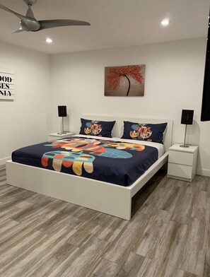6 bedrooms, iron/ironing board, travel cot, WiFi - 4 Bedroom Modern Home, Pool+Spa+Guest House! (Palm Springs)