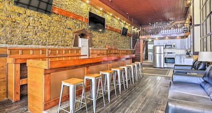 Renovated Bar < 2 Blocks to Mississippi River