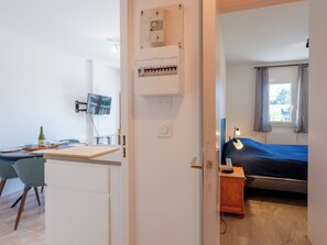 1 chambre, lit parapluie, Wi-Fi gratuit, draps fournis