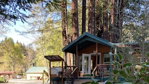 Concierge desk - Giant Redwoods RV and Cabin Destination (Myers Flat)