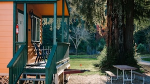 Terrace/patio - Giant Redwoods RV and Cabin Destination (Myers Flat)