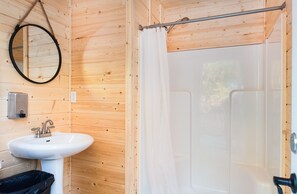 Bathroom - Giant Redwoods RV and Cabin Destination (Myers Flat)