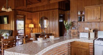 Cozy Mountain Retreat, with valley views and hiking trails