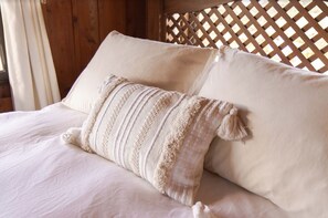 2 bedrooms, desk, travel crib, free WiFi - Cozy Mountain Retreat, with valley views and hiking trails (Provincia de Cartago)