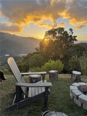 Property grounds - Cozy Mountain Retreat, with valley views and hiking trails (Provincia de Cartago)