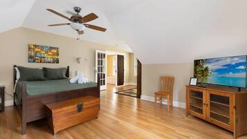 3 bedrooms, desk, iron/ironing board, WiFi