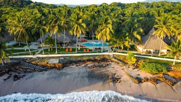 Vista frontal de la propiedad