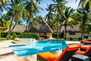 2 piscinas al aire libre