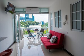 Smart TV, stereo - Elegant & Cozy 3 Bedroom Apt Near Medical & Sports Center Imbanaco, Wifi AC,Pool (Cali)