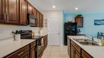 House (4831 SW 18th Ave) | Exterior