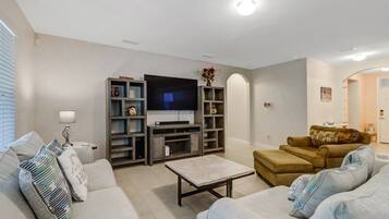 House (4831 SW 18th Ave) | Exterior