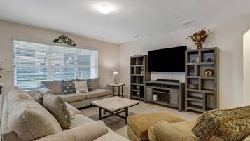 House (4831 SW 18th Ave) | Exterior