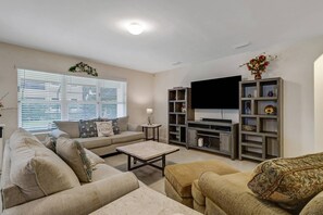 Maison (4831 SW 18th Ave) | Extérieur