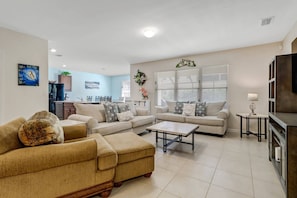 House (4831 SW 18th Ave) | Exterior