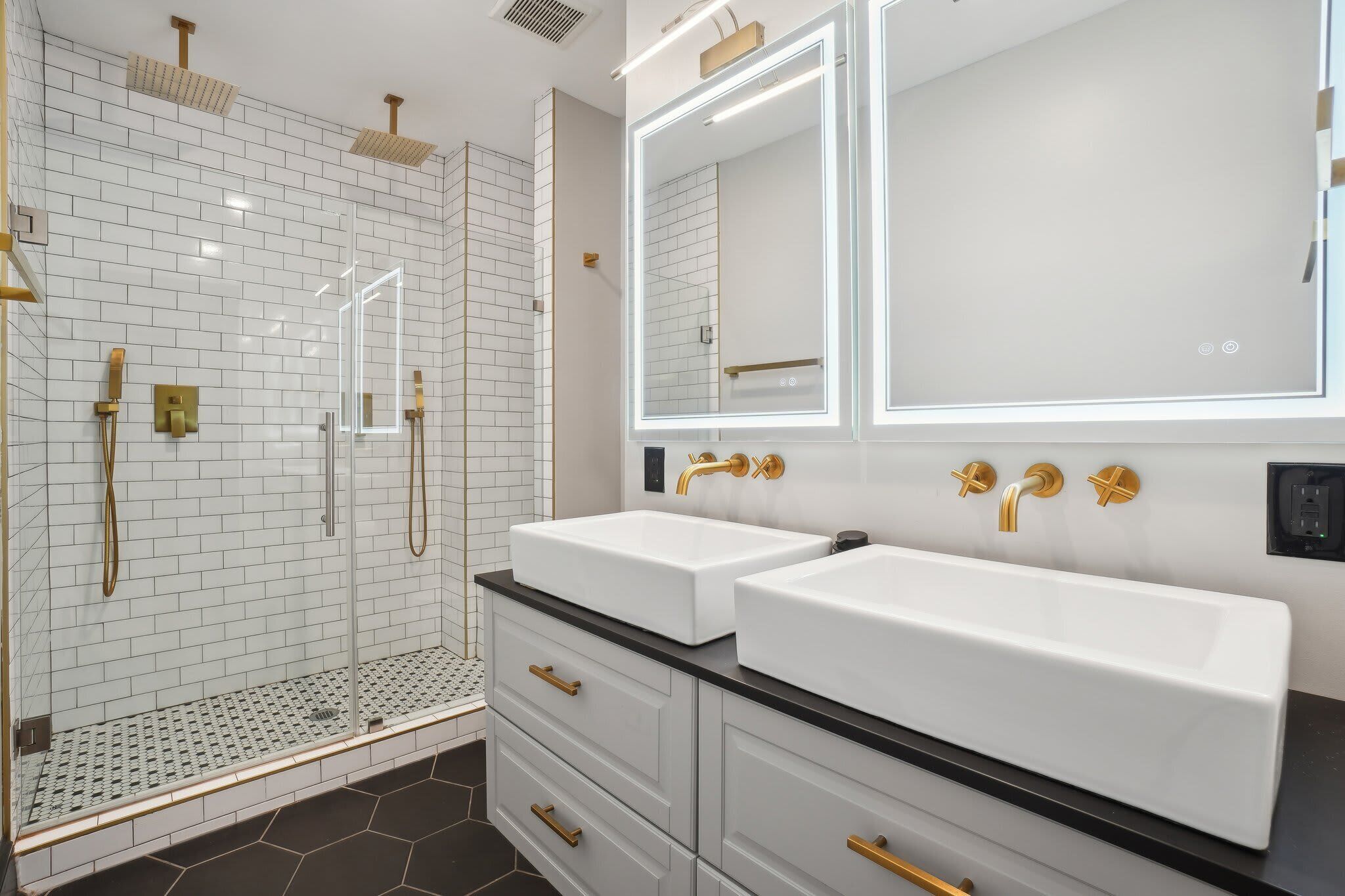 Bathtub, hair dryer, towels