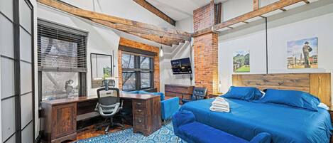 4 間睡房、書桌、熨斗/熨衫板、可攜式嬰兒床