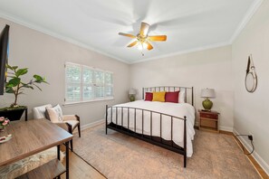 2 bedrooms, free WiFi, bed sheets, wheelchair access