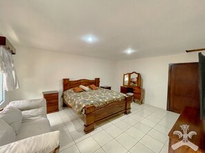 3 habitaciones, escritorio y wifi 