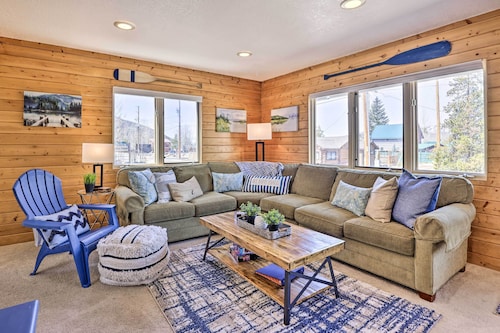 Walk to Water: Grand Lake Home w/ Hot Tub!
